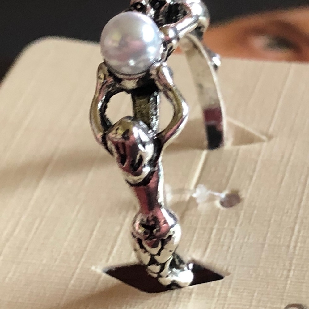 Mermaid with pearl ring